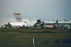 L'épave du vol 495, photographié à l'aéroport de Faro peu après l'accident.