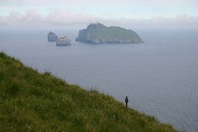 De gauche à droite : Stac an Armin, Stac Lee et Boreray vus depuis Hirta en 2006.