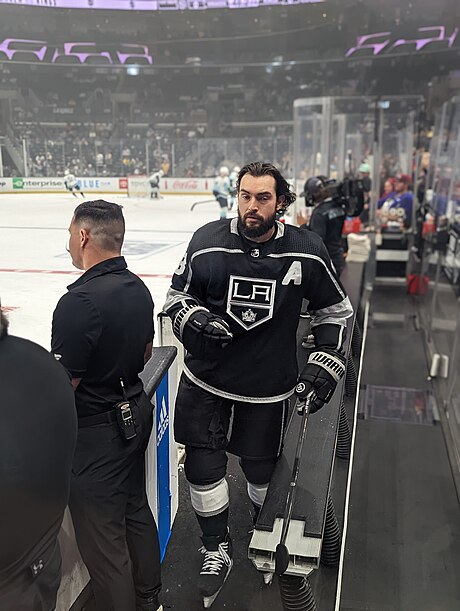 Drew Doughty Warmup 22-23.jpg