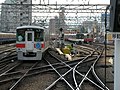 尼崎駅に乗り入れる各社の車両（山陽5000系・近鉄9020系・阪神8000系）