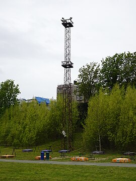 Mât (3) d'éclairage des voies de l'ancienne gare de Tour et Taxis à Bruxelles.