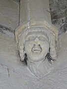 Culot d'une salle, représentant un visage.