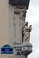 Vierge à l'enfant à l'angle de la Rue Villehardouin en 2017, après restauration.