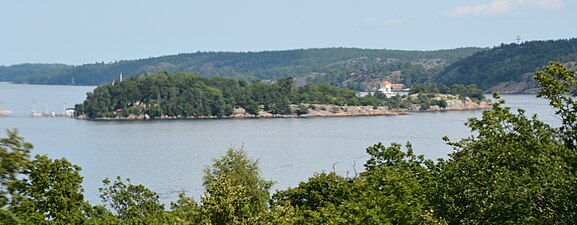 Stora Fjäderholmen sedd från Blockhusudden.