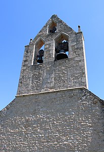 Le clocher-mur à 3 baies de l'église.