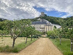 Château vu des jardins.