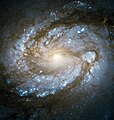 Inti Messier 100 difoto dengan saluran resolusi tinggi dari Kamera Hubble untuk Survei.