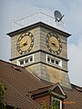 Dachreiter mit Dachterrasse und Zifferblättern an einem Wirtschaftsgebäude der Seeckt-Kaserne, Celle