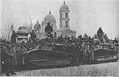 Chars Renault à Odessa. Les troupes blanches de Denikine, inefficaces, ne profitent guère de l’aide qui leur est offerte.