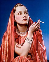 Dívka v červeném, reklamní fotografie na cigarety Lucky Strike, 1936