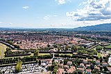 Blick über die Altstadt mit Festungsmauer