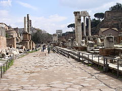 ויה סקרה, הרחוב הראשי של רומא העתיקה. ברחוב זה היו נערכות התהלוכות