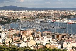 Näkymä Palma de Mallorcan satamaan ja keskustaan.