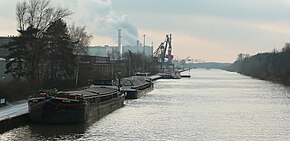 Kaibereich und Hafenanlagen am Mittellandkanal