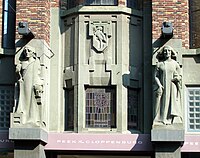 Gevelbeelden en -reliëfs P&C Den Haag