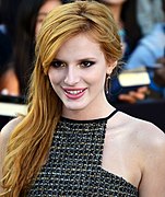 Bella Thorne interprète Paige.