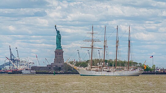 Juan Sebastián de Elcano (A-71) sailing in front of the Statue of Liberty. New York City, May 8, 2017.