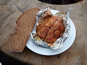 Lakefleisch mit Brot