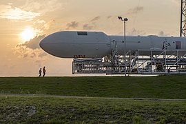 Falcon 9 v1.1 en progression sur le site de lancement de Cap Canaveral pour le TurkmenAlem52E/MonacoSAT. Avril 2015.