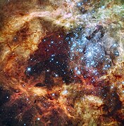 Image du superamas R136, près de la Nébuleuse de la Tarentule, obtenue avec le télescope spatial Hubble