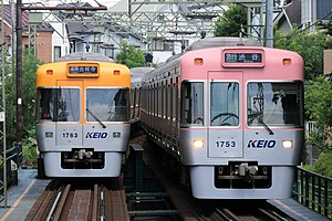 井の頭線の主力車両1000系 （井の頭公園駅付近）