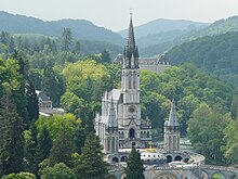 Lourdes basilique vue depuis château (2).JPG