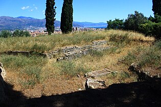 I basamenti de l'anfiteâtru ruman d'Arbenga