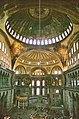 アヤソフィア（イスタンブール） 東ローマ帝国時代のキリスト教の大聖堂。イスラム教のモスクを経て、現在は博物館になっている。