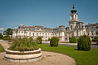 A keszthelyi Festetics-kastély főbejárata a park felől