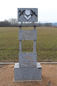 Monument devant le Terrain Marguerite.