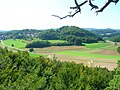 Schlossberg mit Dorf Spies vom Schweinsberg aus Richtung Osten