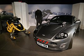 Aston Martin Vanquish de Meurs un autre jour (2002)