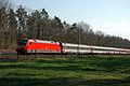 Duits-Zwitserse EuroCity met 101-locomotief in de buurt van Friedrichsthal, Duitsland