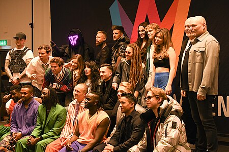 Gruppfoto på alla artister medverkande i finalen av Melodifestivalen 2023.