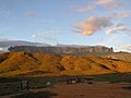 25 avril 2007 Un exemple de tepuy, le mont Roraima à la frontière du Brésil, du Guyana et du Venezuela.