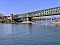 Steinschüttung um die Pfeiler der Mainzer Südbrücke