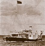 Le vapeur Mejen sur lequel l'empereur et sa famille voyagent sur la Volga.