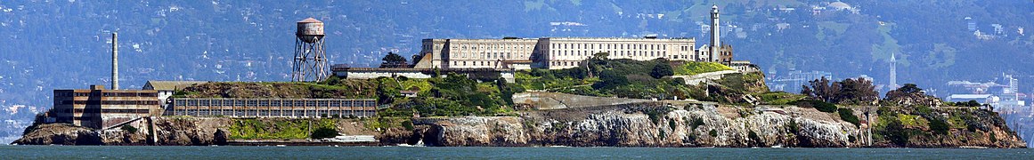 Panorama de Alcatraz desde la bahía de San Francisco.