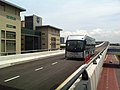 ebus BRT Sunway menghampiri perhentian Sunu-Monash.