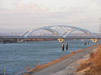 viaducto sobre el canal de Donzére - Mondragon, en Pierrelatte