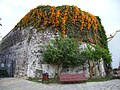 Castillo de San Luis ble bygget etter ordre fra Isabel de Castilla og Fernando de Aragon på begynnelsen av 1500-tallet, for å forsterke byens forsvar mot angrep utenfra, og dermed legge til rette for at flere skulle bosette seg i Estrepona etter gjenerobringen fra de muslimske herskerne. I dag er Castillo de San Luis oppført på Spanias liste over verneverdige landemerker. Foto: Luzzyacentillo (desember 2007)