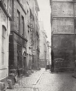 摄于1850年代，西岱岛上一狭窄阴暗的中世纪时期的街道，在巴黎主宫医院附近