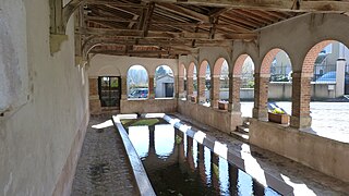 L'intérieur du lavoir d'Ozouer-le-Voulgis.