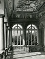 Decorazione di una loggia in una foto di Paolo Monti