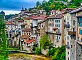 Pont-en-Royans, qui sert de décor principal pour représenter le village fictif de Lévionna.