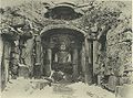 Seokguram avant 1938. Les gardiens de l'entrée, à d. et g, v. 751