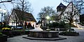 Marktplatz mit Neuem Brunnen, Zehntscheune und Agapituskirche