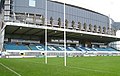 Interior do Cardiff Arms Park. Detrás del, o Millennium Stadium.