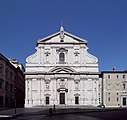 Fachada de la Iglesia del Gesù, de estilo barroco, donde se aprecian pilastras pareadas.