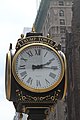 Horloge sur le parvis de la Trump Tower